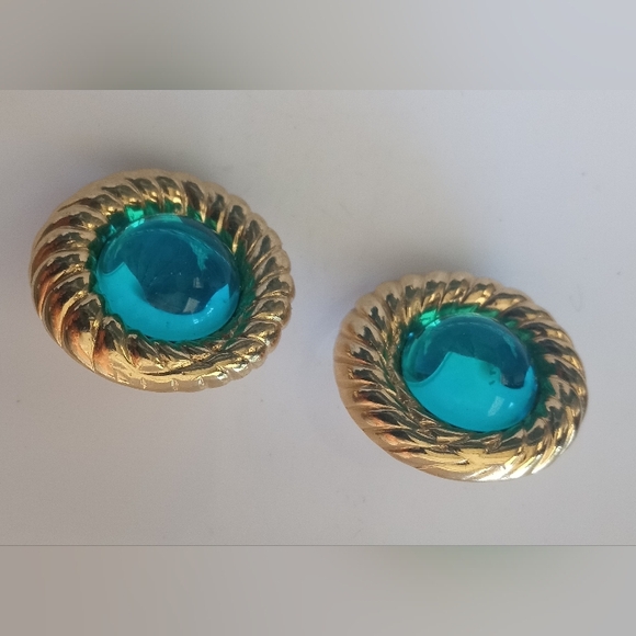 Trifari TM 1980's Blue Gripoix Style Glass Earrings Gold Tone Signed VTG - Picture 3 of 7